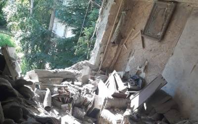 Сепаратисты обстреляли многоэтажку в Красногоровке