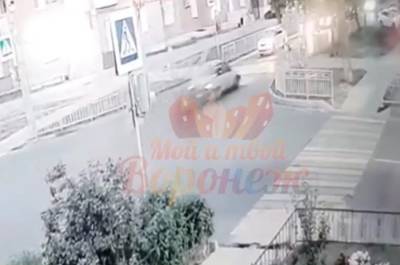 В соцсетях опубликовали видео, на котором иномарка на большой скорости сбивает в Воронеже 11-летнего мальчика