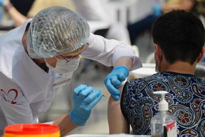 Ученые заявили о падении эффективности вакцин от коронавируса