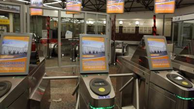 Сбой в системе метро не давал петербуржцам оплатить проезд банковскими картами