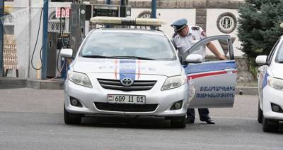 В Ереване водитель совершил наезд на служащего Дорожной полиции