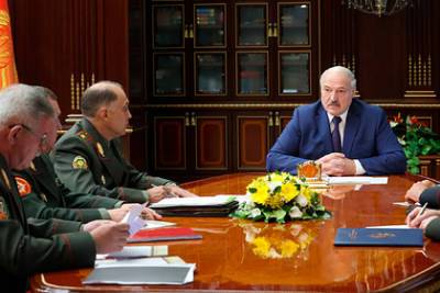 Лукашенко приказал перекрыть каждый метр белорусской границы