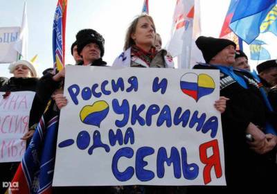 Попытка киевских властей отрицать родство с Россией закончится крахом Украины — политолог