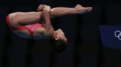Юные китаянки завоевали золото и серебро Олимпиады в прыжках в воду с 10-метровой вышки