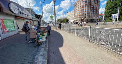 Фото дня: на месте смертельного ДТП на Фрунзе снова появились торговцы