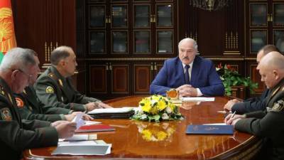 Лукашенко поручил силовикам закрыть границу Белоруссии