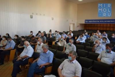 В Карабудахкентском районе обсудили готовность школ к новому учебному году