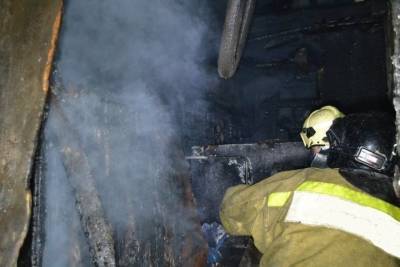 Ночью в Ивановской области огонь с дачного дома перекинулся на крышу жилого дома