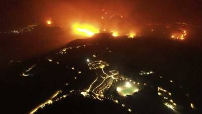 В Греции спасают от лесных пожаров Древнюю Олимпию