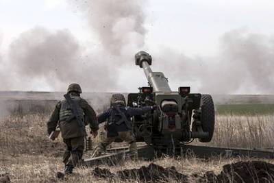 Украинские военные открыли артиллерийский огонь по жилым домам в Донбассе