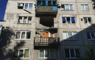 Обстрел многоэтажки в Красногоровке: штаб ООС показал последствия