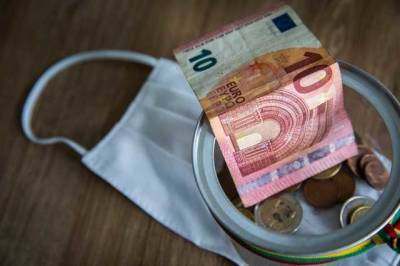 В Литве планируют не выплачивать больничные непривитым от коронавируса