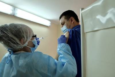 Минздрав назвал Хакасию лидером по охвату вакцинации от коронавируса