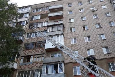 В Великом Новгороде спасли юношу из горящей многоэтажки