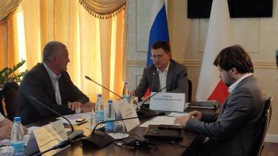 В Крыму началось совещание с вице-премьером правительства РФ Новаком