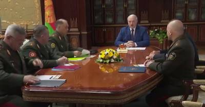 Лукашенко поговорил со своими силовиками о "новой угрозе" из Украины