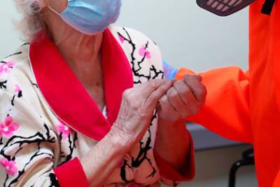 Российские врачи вылечили 101-летнюю пенсионерку от COVID-19
