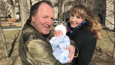 Жену и маленькую дочь Стеклова госпитализировали с COVID-19