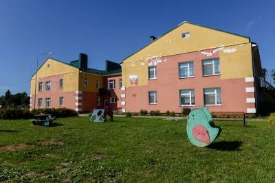 Разрушающийся фасад детсада в Смоленской области отремонтируют