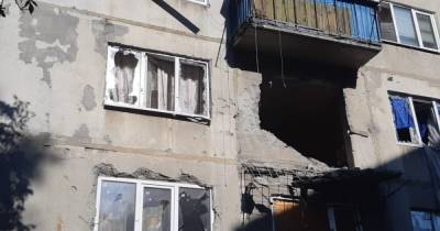 Оккупанты обстреляли жилой дом в Красногоровке и позиции ВСУ, есть раненые (фото)