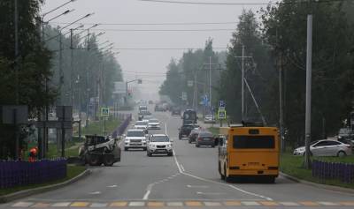 Дым от лесных пожаров в Якутии накрыл ХМАО