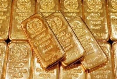 Золото дешевеет после "ястребиных" комментариев чиновника ФРС