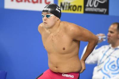 Пловец с животом выступил на Олимпиаде и стал звездой Сети (фото)