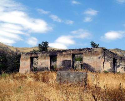 Вынужденные переселенцы, признанные потерпевшими по делу «Чирагов и другие против Армении», посетили Лачинский район (ФОТО)