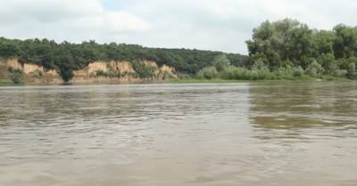 Украинцев предупредили о подтоплениях и опознях: вода в реках поднялась на метр