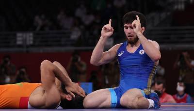 Россиянин Угуев стал олимпийским чемпионом в вольной борьбе