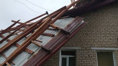 Ураган сорвал крыши домов и школ в Башкирии