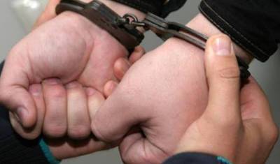 Полицейского в Петербурге задержали за попытку сбыть наркотики