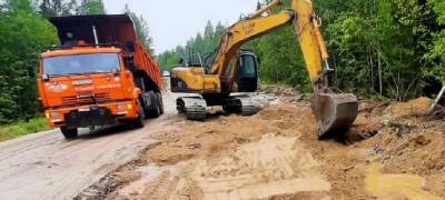 В Карелии дорожники укрепляют трассу, размытую проливными дождями (ФОТО)