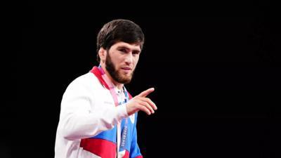 Борец Угуев посвятил победу на Олимпиаде в Токио своему отцу