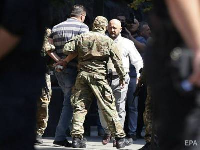 Угрожавшему взорвать гранату в Кабмине ветерану АТО просят арест без права на залог – адвокат