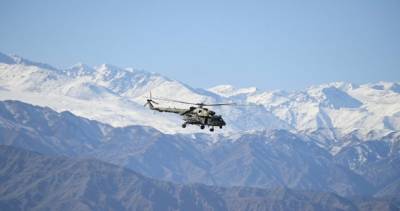 В Таджикистане разбился спасательный вертолет, летевший к россиянам