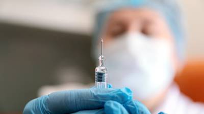Мурашко назвал число выпущенных в гражданский оборот в России доз вакцин от COVID-19