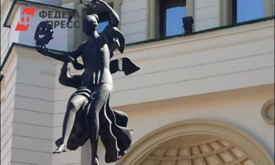 Карательная реставрация: в Нижнем Новгороде рабочие испортили статую Музы у Театра комедии