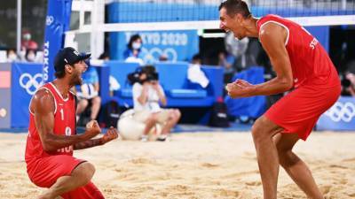 Красильников и Стояновский вышли в финал олимпийского турнира по пляжному волейболу