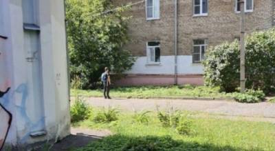 «Он всегда на подоконнике стоит»: мать раскритиковала прохожего за спасение ребенка в Ярославле