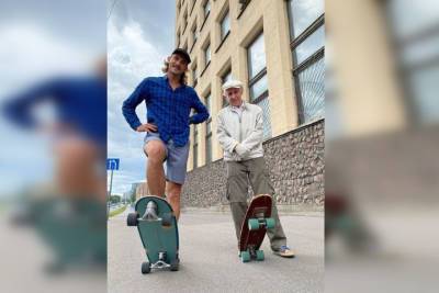 «Олдскульный лыжник»: пожилой петербуржец показал мастер-класс катания на скейте