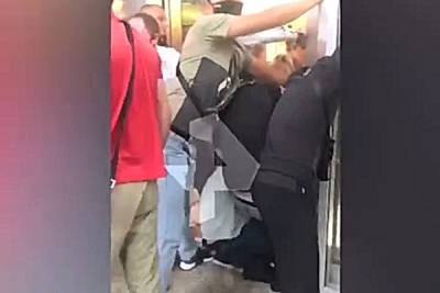 Ребёнка зажало в дверях лифта в аэропорту Шереметьево