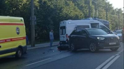 Мотоциклист серьезно пострадал в ДТП на Васильевском острове в Петербурге