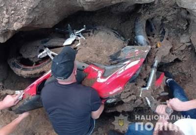Житель Житомирщины украл и закопал мотоцикл во дворе (фото)