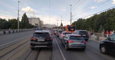 В Калининграде из-за ремонта эстакадного моста образуются пробки