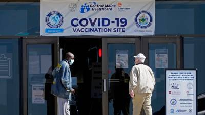 Белый дом: половина случаев заражения COVID-19 приходится на семь штатов