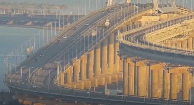 Блогер Корсаков показал бешеный поток машин по Крымскому мосту