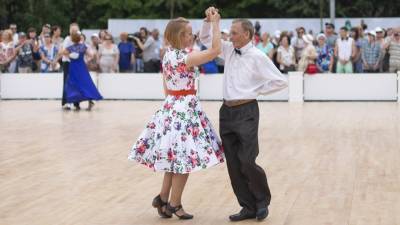 Танцы и ходьба признаны лучшим способом сохранения здоровья мозга