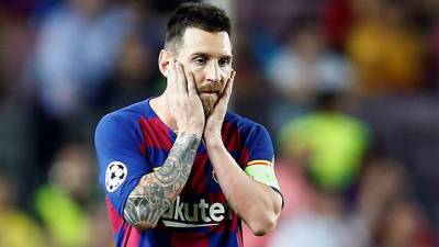 "Барселона" объявила, что не может подписать новый контракт с Месси