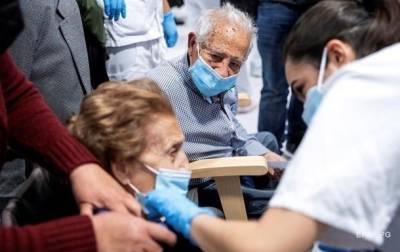 Франция вводит ревакцинацию граждан от коронавируса